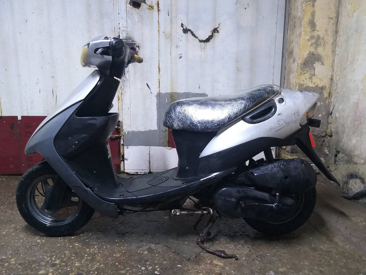 السلام عليكم دراجه للبيع ابيع كوم حديد الدراجه هسه مجفته وشغاله بس عفته 4ايام  مامشغله وهسه ماشتغلت عندي ابيع عل موجود كلشي شغال بيه العنوان كوت هاتف ***********لااثير بي واتساب ***********
