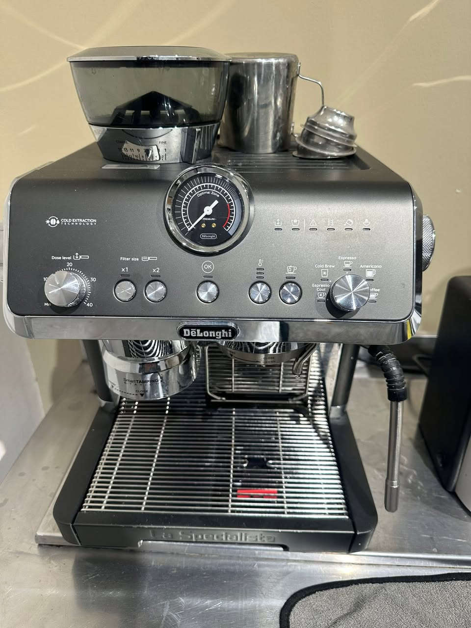 مستلزمات كوفي مستعمله شهر فقط للبيع
رقم التواصل : ***********
