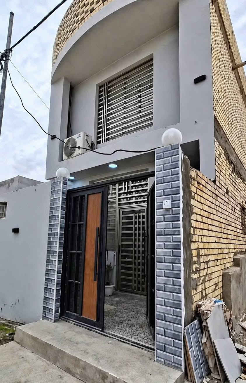 بيت للبيع المساحه ١٠٠ متر مطلوب ٢١ ونص تسديد كل سنه مليون وربع منطقة ٥٣ قريب على شارع كربلا وبصف شارع قنبر بناء درجة أولى طابق ونص للتواصل ***********
