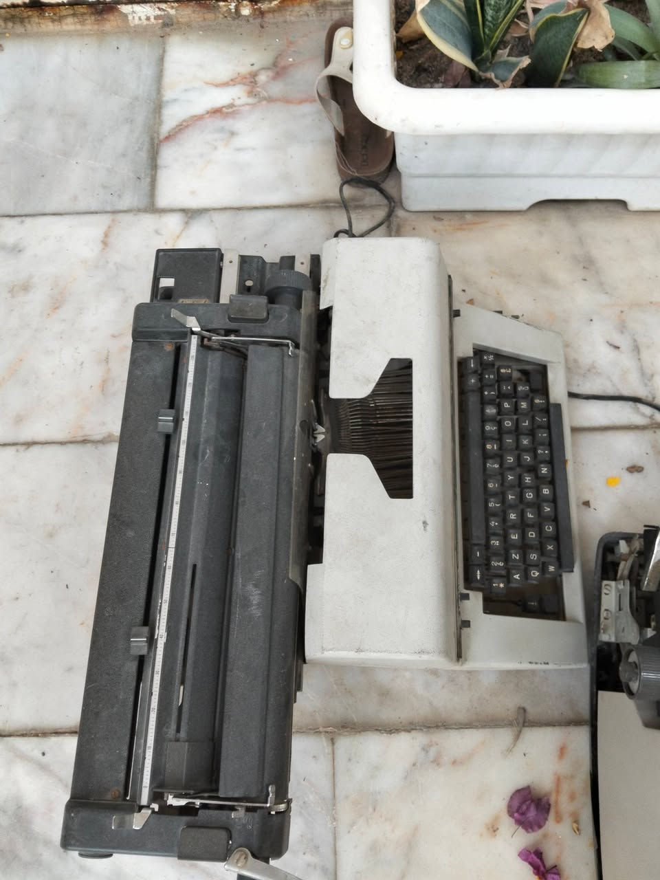 طابعات عدد اثنين حجم كبير 
وحده بيهن على الكهرباء تشتغل والثانية ميكانيك سعرهن الاثنين ب50 الف نهايتهن مكاني بغداد الجديدة


**إذا كنت صاحب هذا الإعلان وتريد حذفه لأي سبب، رجاءا أرسل رسالة إلى الدعم الفني**