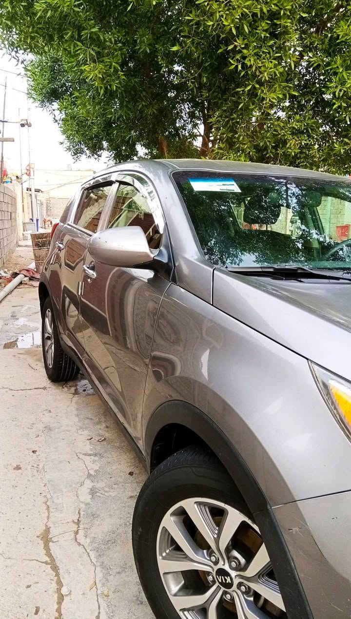 السلام عليكم سبورتج
موديل 2015
حادثهه بمريكه قطعتين بيبان العكس السايق 
كير مكينه خير من الله جاهز من كلشي 
تخم تاير جديد  
تحكم استيرن 
ويل كروم 
رقم سليمانيه سنويه بسمي تحويل ثاني يوم 
مكان السياره بغداد العبيدي 
رقمي*********** 
السعر 140 وبيهه مجال الطيبين
