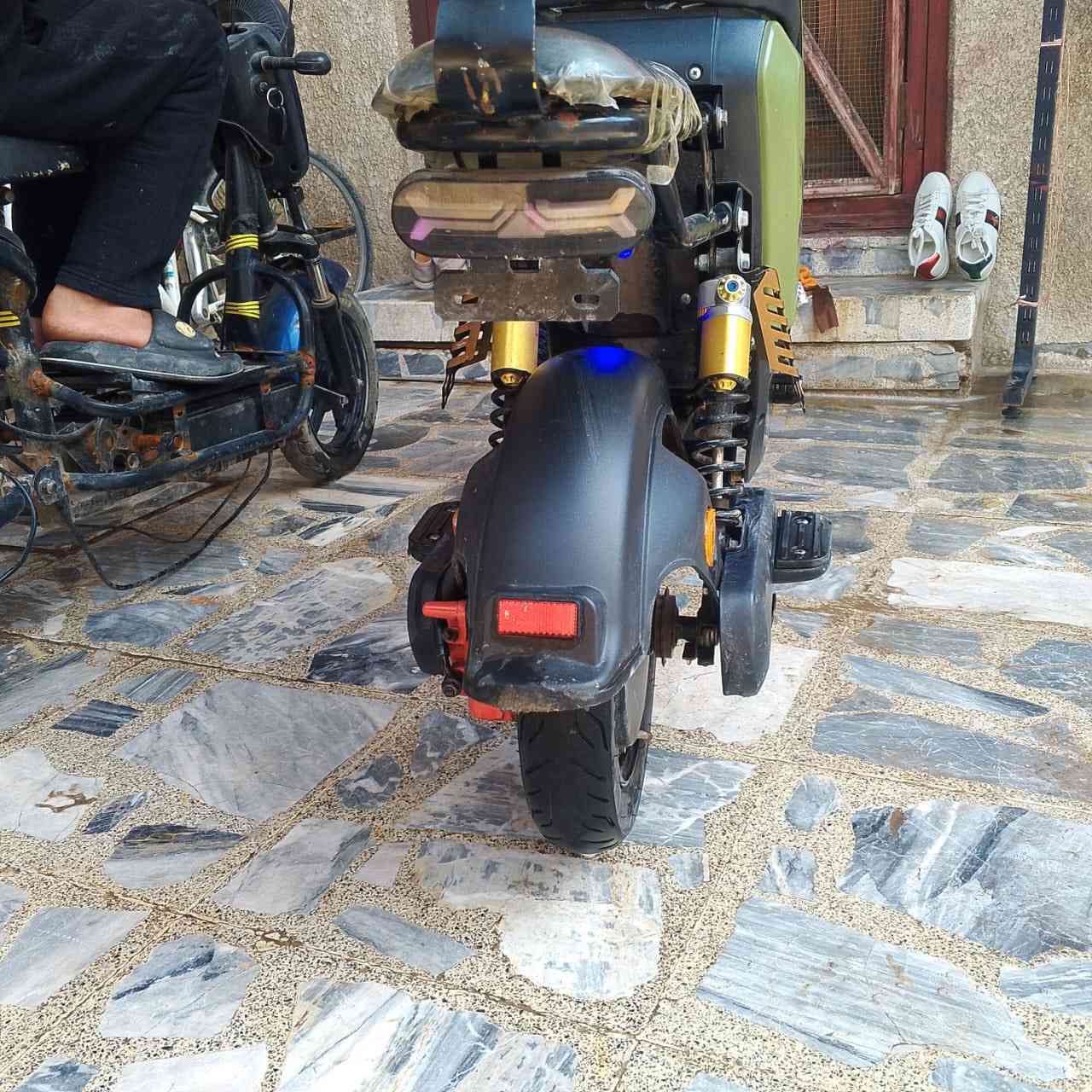 السلام عليكم عندي دراجه ار9لون زيتوني للبيع
بيهه نظام PوالRوبلوتوث والاناره وظوه عالي ناصي ودبل اشاره السعر 450بيهه مجال بسيط للشراي الرقم ***********مدواجد بس على الواتساب
