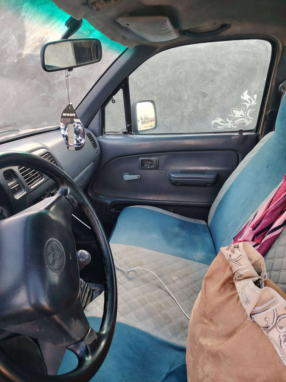 سياره موديل 2000 مكينه گير حداديه شاصي مكفولات السياره بيه فقط باردات ثنين بصيطات  رقم واصط توني مرقم دولي السياره بسمي الشراي يلتصل ويدلل ***********
