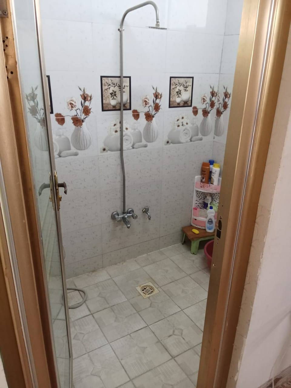 بيت طابق ونص مساحه 130متر للبيع منطقة زيونه يم سومر نوع العقار جمعيه تشتري من الشرعي سعر 120 مليون بها مجال رقم ***********
