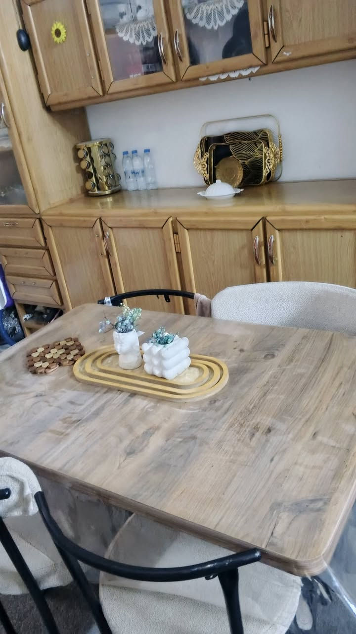 السلام عليكم أغراض بيت للبيع
كاونتر مع ملحق عدد اثنين بدون سنك 
ميز طعام أربع كراسي جديد والقواعد مالته موجودة بس يتشكلن
ثلاجة 
ميز بلازما 
للاستفسار الاتصال على الرقم
***********
