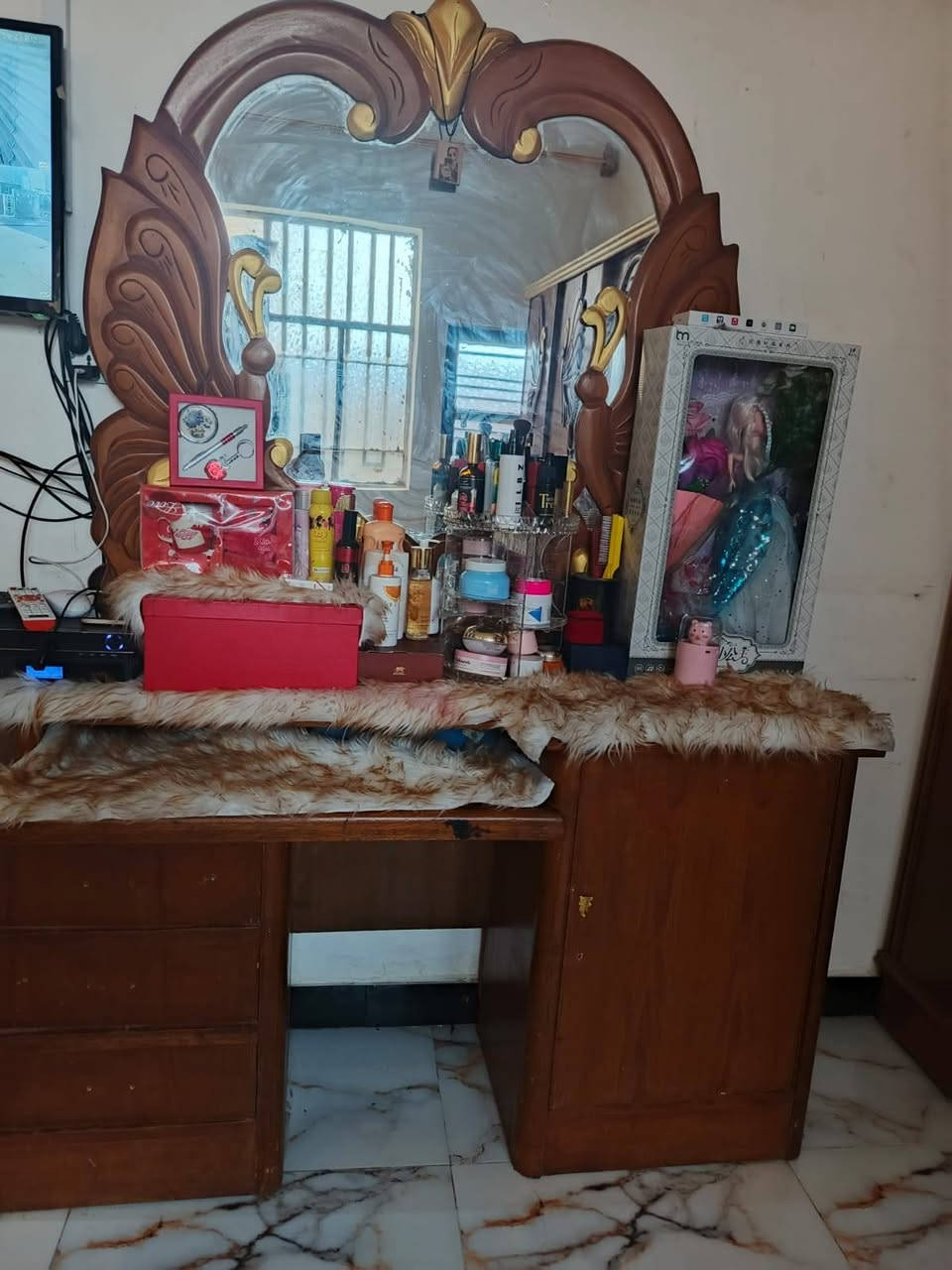 السعر 400 خشب قديم. كامله ما عدا زاويه ملابس ماكو.


**إذا كنت صاحب هذا الإعلان وتريد حذفه لأي سبب، رجاءا أرسل رسالة إلى الدعم الفني**