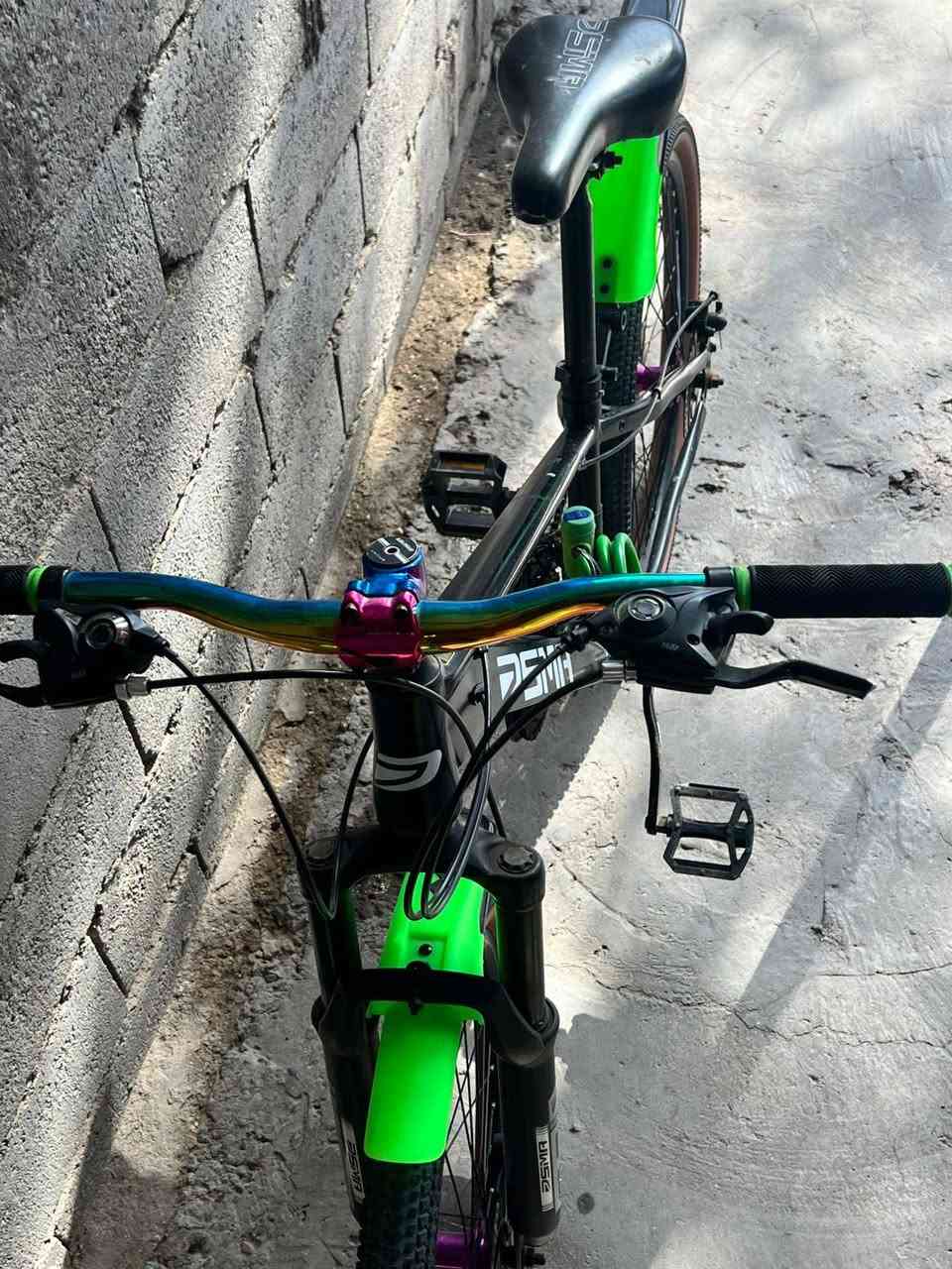 السلام عليكم
بايسكل DSMA
بايسكل جديد شخط مابي 
بريكات هايدروليك
10 نمر 7 خلفي 3 امامي
دبلات GR
للاستفسار
***********
بي واتساب
