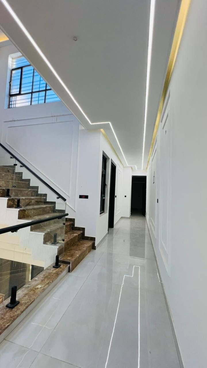 🚨 فرصة ذهبية للسكن الراقي  🚨

#مكتب_الودق_للعقار

🏡 دار فول مودرن للبيع في شارع فلسطين – حي العقاري

إذا تدور على بيت جاهز بأحدث التصاميم وموقع مميز، هاي فرصتك لا تفوتك!

📐 المساحة: 150 متر
📏 الواجهة: 6 متر
📏 النزال: 25 متر
🏗️ سنة البناء: 2025

✨ تفاصيل الدار:
▪️ صالة عائلية واسعة
▪️ استقبال أنيق
▪️ مطبخ حار وبارد
▪️ خدمات متكاملة
▪️ 5 غرف نوم ماستر

🌟 مميزات الموقع:
✅ منتزه مباشر أمام الدار
✅ شارع عريض 20 متر
✅ منطقة راقية وهادئة
✅ قريب من جميع الخدمات الرئيسية
✅ بناء حديث وتشطيبات فاخرة

💎 دار يجمع بين الفخامة والراحة والموقع المميز… جاهز للسكن الفوري.

📞 للاستفسار والمشاهدة:
***********

#مكتب_الودق_للعقار
#شارع_فلسطين
#حي_العقاري
#عقارات_

