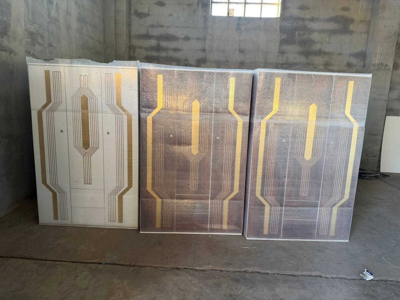 توفر توفر لدينا كناتير ثلاث بوب او بابين وجزامه التواصل على الرقم  ***********
