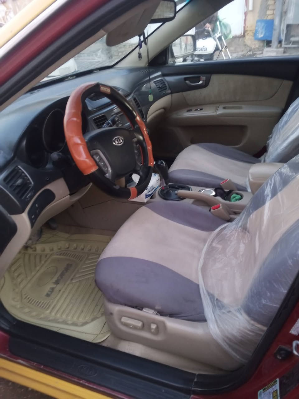كيا أوبتما موديل 2010 محرك 2400 وارد امريكي ضرره بنيد محرك مفتوح سياره جاهزه تخم  تاير وحداديه جاهزه السياره السعر 110 وبيه مجال للأستفسار ***********

