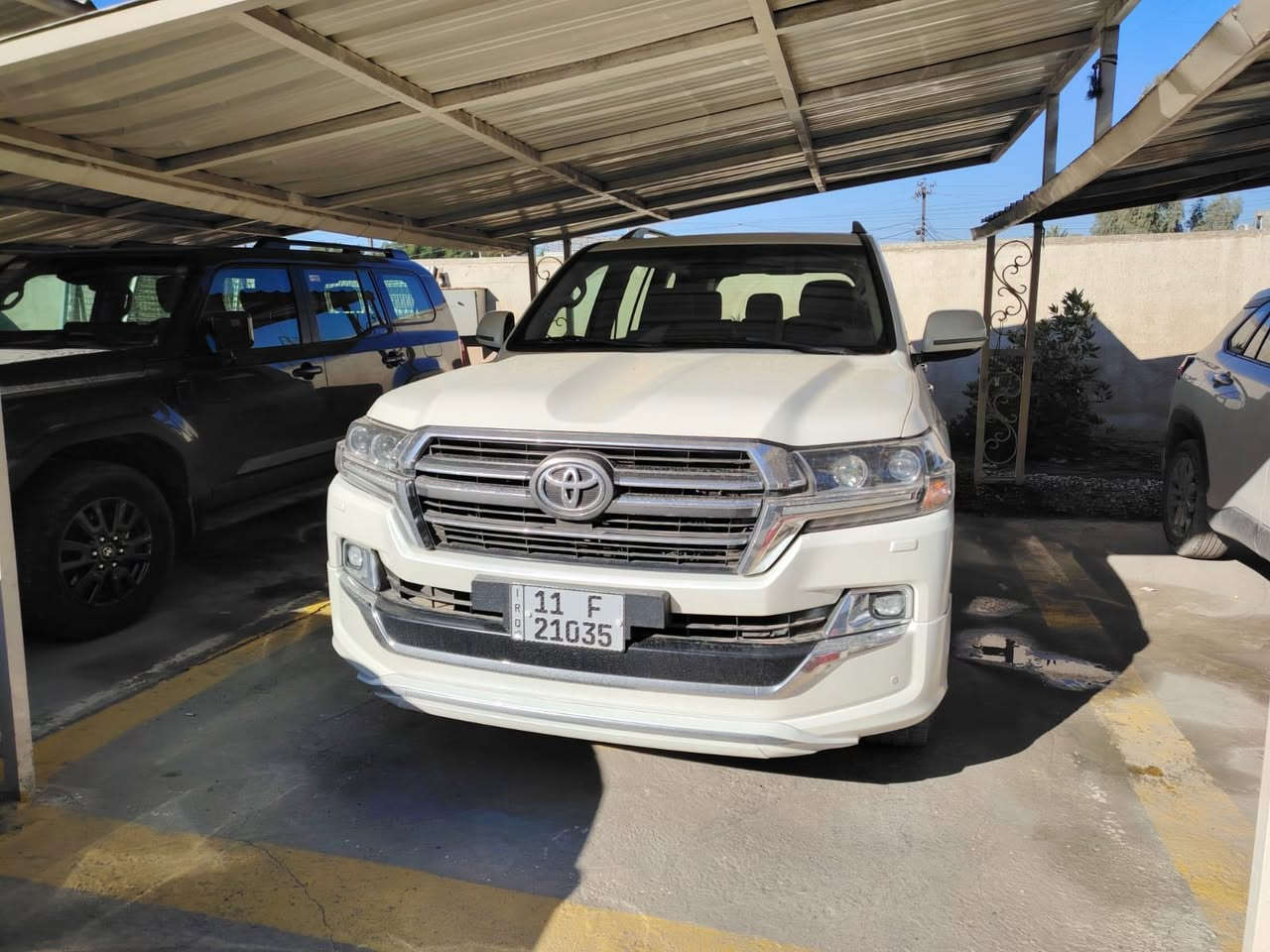 لاندكروز ٢٠٢٠  Gxr  سبيشل اديشن  دبل ماوس اربع بيبان بصمة صندوك كهرباء شفط ٣شاشات فتحة سقف ٨ ايرباك ويل ٢٠ كشنين كهرباء شاحن وبقية المواصفات باسمي بغداد رقم جديد ماشية ٦٦ الف سعر ٥٨ الف دولار للاستفسار *********** مكاني بغداد حي الاعلام
