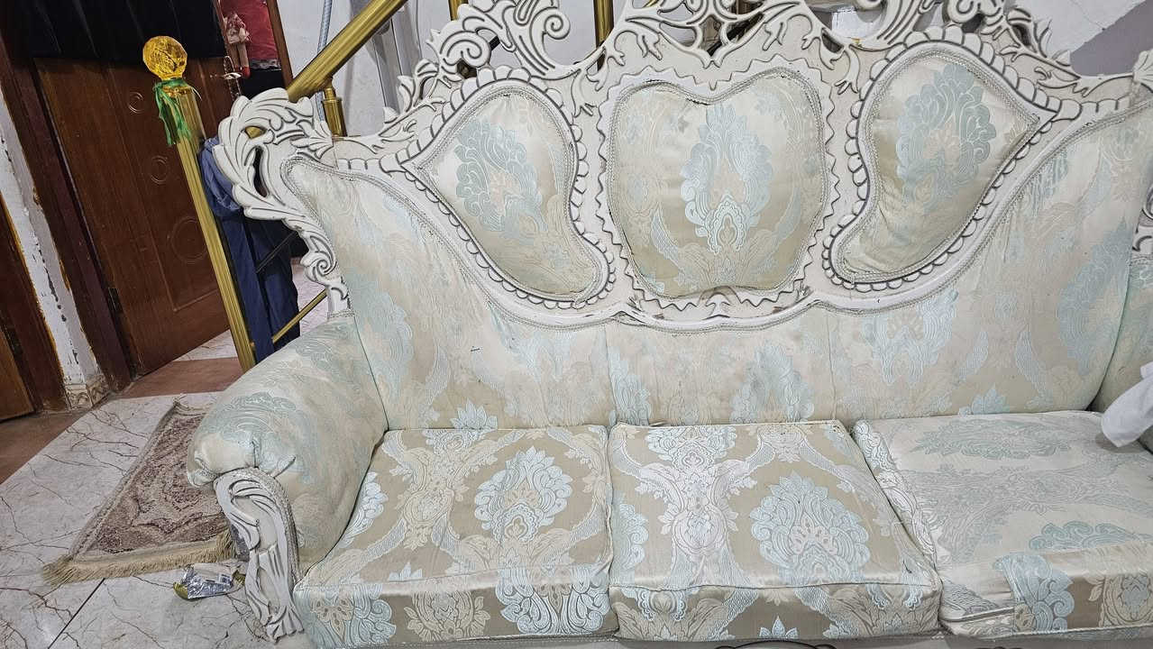 سلام عليكم..تخم ملكي جديد قوي جدآ تحفه يتكون من 10مقاعد .مكاني ناصريه مركز حي سومر ***********
