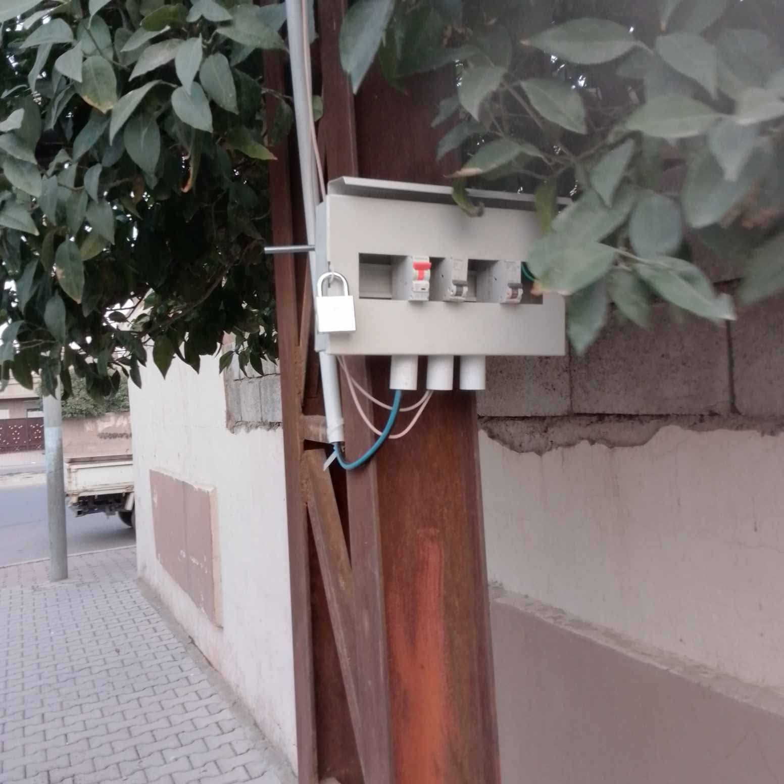 سلاموعليكم اخوكم حسن الكهربائي ترتيب وتنظيف الصندوق وشدالنزالت وتسليك الكيبل بسعار تنافسيه في كل مناطق كركوك ارجوالاتصال برقم ***********
