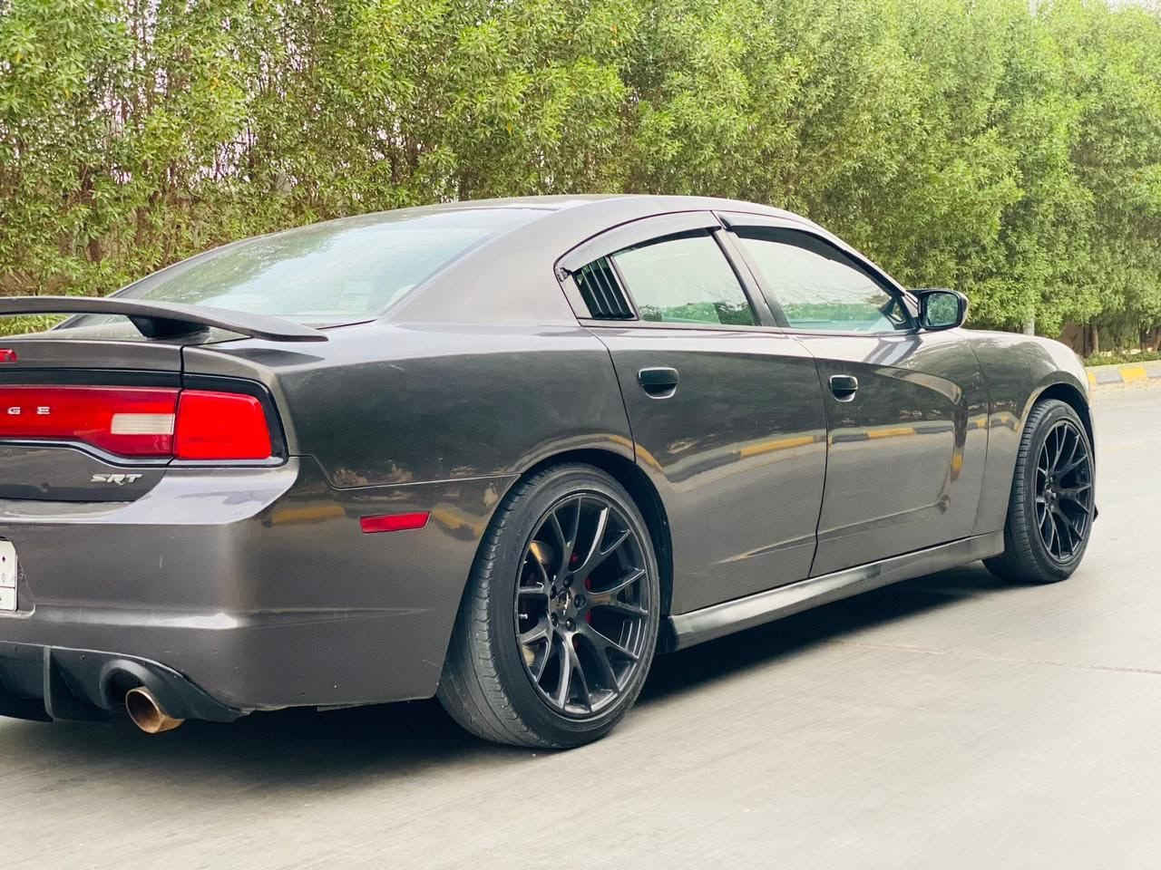 مراوس بجورني نضيفھ 
جارجر ١٣ بغداد باسمي السيارھ جاھزھ
مكينھ ٦ كير طيارھ ٨نمر 
بصمھ تشغيل وبصمھ ابواب 
محدث SRT
دواخل بيجي جديدھ 
رقم بغداد باسمي 
سستم صوت بالجنطھ
تخم تاير صارلھ شھر بيھ 
باتري جديد 
حداديھ نضيفھ
حادثھ جاملغ امامي بدون دواخل
مصبوغھ حزام للجماليھ لا ضربھ ولا معجون 
***********
