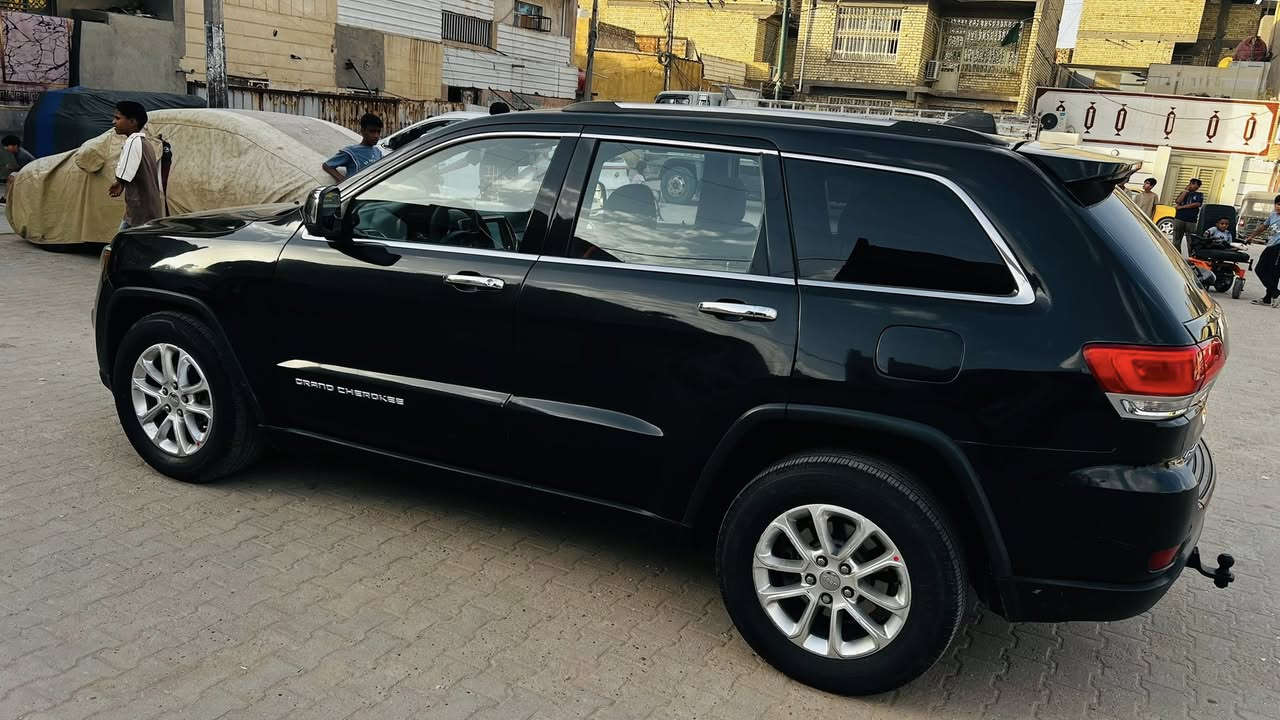 جيب شيروكي لمتد 2015
رقم  بغداد دولي باسمي
بيها اماكن صبغ ابيع حزام
كير مكينة تبريد صدر كلة جاهز
الشواصي والغود مكفولات
مكان مدينة الصدر
السعر مناسب جدااا 
الاتصال ***********
