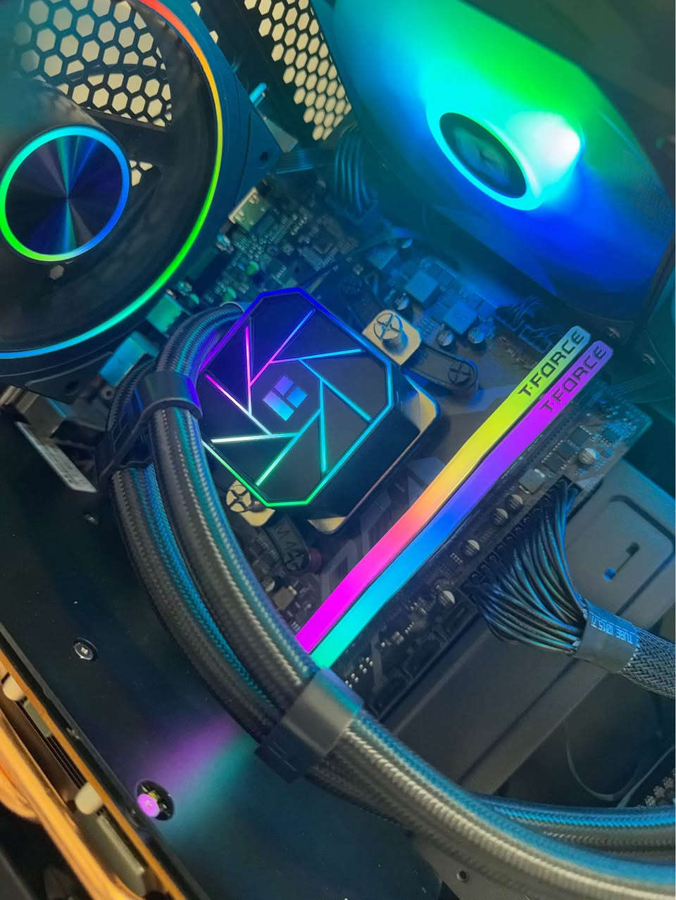 PC
670$
CPU : ryzen 5 5600x
Mother board : B650
Ram: 16 gb (2x8) t force
Hard : 1tb ssd nvme 
Power suply : 650 wat
Gpu: RX 5700xt nakrawa
Liquid cooler 2x fan أربيل, العراق


**إذا كنت صاحب هذا الإعلان وتريد حذفه لأي سبب، رجاءا أرسل رسالة إلى الدعم الفني**