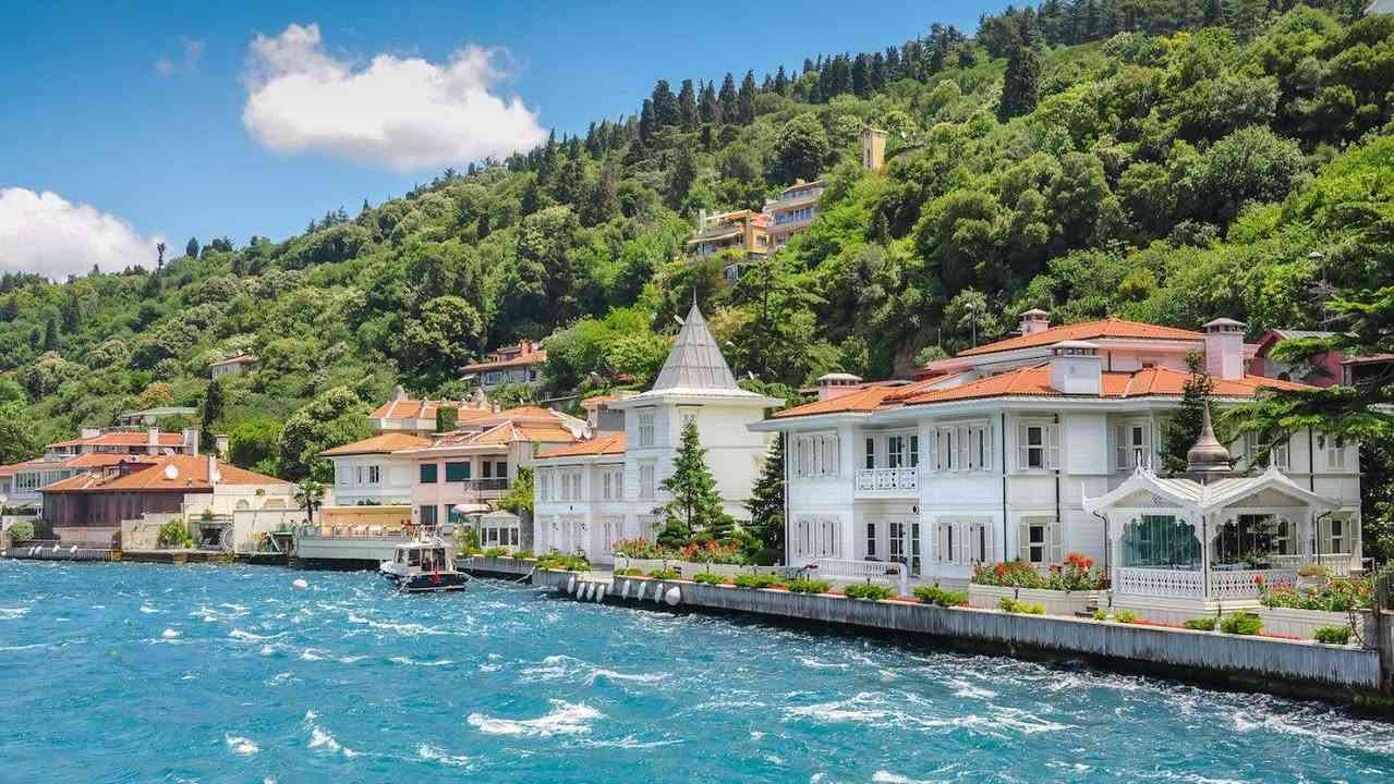 ✨✈️ رحلة اسطنبول العشق ❤️
ويــه أصدقاء العمر للسياحة والسفر 🌍

🔥 آخر 10 مقاعد فقط 💺
باقي أيام وينغلق الحجز ..
سارعوا بالحجز قبل نفاذ المقاعد 

🚌 گروب براً — باص VIP (2+1)

📅 موعد الرحلة : 9-7-2026

💰 السعر يبدأ من 525 ألف دينار - حسب درجة الفندق 

✅ يشمل البرنامج :
🛣️ النقل ذهاباً وإياباً
🏨 حجز فندقي 6 ليالي
🥐 فطور صباحي يومي
🌆 جولات سياحية (اختيارية)

😍 عيشوا أجواء اسطنبول الساحرة
بين الأسواق التركية 🇹🇷
والبوسفور 🌊
والكافيهات والأماكن التاريخية ✨

📲 للحجز والاستفسار :
واتساب / ***********

📍 خانقين — مجمع شاكر رضا / الطابق الثاني
