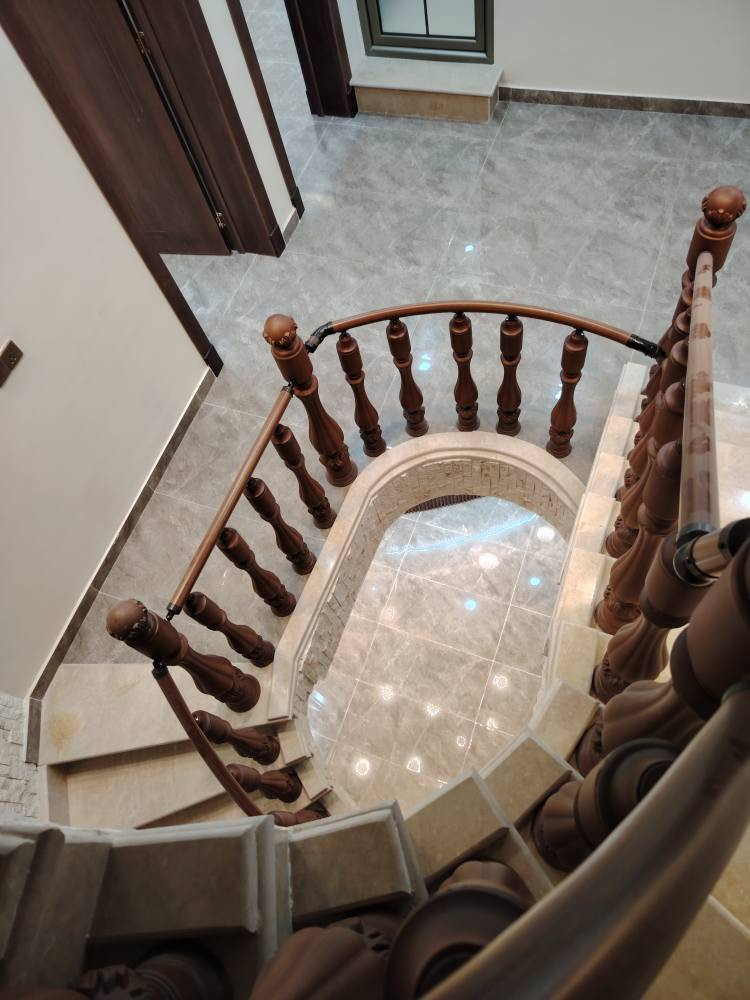 المساحة ١٥٠ متر. طابقين ونصف..
يحتوي على 5 غرف نوم مع استقبال مع 2 مطبخ حار وبارد.
مع كراج سيارة. كونكريت مسلح نظام كاميرات مع تبريد فول. كل الغرف والمطابخ مغربي حديث مع انارة ٣ الوان
طابو زراعي سند ٢٥. شارع تبليط 10 متر كهرباء ماء مجاري فول تاسيس. 
. المكان كربلاء مقابل مستشفى الكفيل التخصصي. كاع محمد حلوة مجمع الصنوبر.
للاستفسار الاتصال على الرقم ***********
ابو محمد الطرفي كربلاء, العراق
