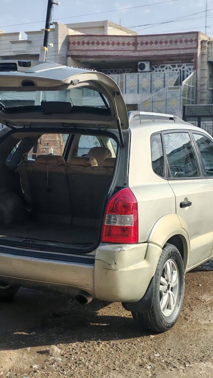 سلام عليكم توسان ٢٠٠٩ للبيع بابتين وجاملغ مصبوغات بنيد مبدل تبريدها شغال خير من الله مكينه نظيفه سياره موجوده بلشعب شاشه اندنرويد كامره خلفيهه
السعر ١٠٠$ وبيها مجال بسيط للشراي 
للاستفسار ***********
