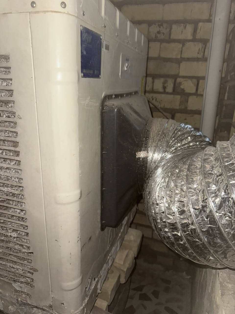 مبردة نظيفة للبيع الونا الاصلية ماطور بلادي والخرطوم ينشال هم 
 ***********
