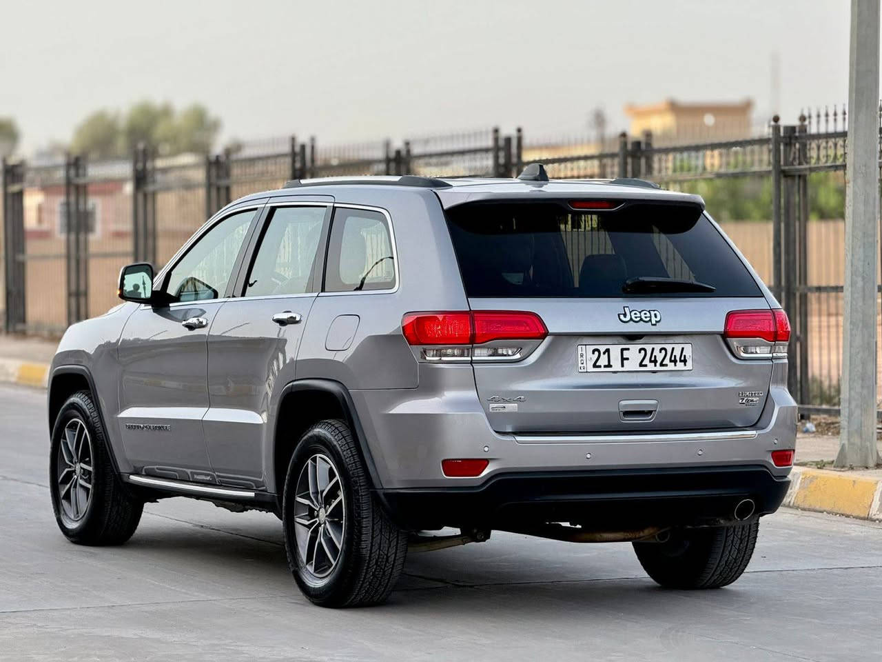 سلام عليكم جيب كراند شيروكي موديل ١٧ كفالة عامة حادثة فقط دعامية امامية صبغ بدون فتح مكانهة مصلحة دعامية محرك 3600 سيارة كلبس واحد وسيارة كلش جديدة محرك كير تبريد كهربائيات صدر كلة شركة تخم تاير باتري جديد تحويل ثاني يوم بسمك شوكت ميعجبك تحول مكاني بغداد الكرخ حي الإعلام رقمي *********** السعر 215 $ وبيهة مجال
