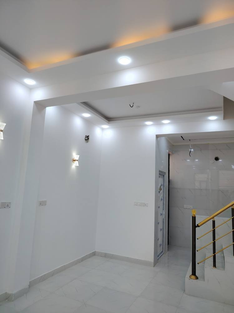 دار 50 متر للبيع شارع حولي ابو مهدي المهندس مقابل القنصلية التركية.. طابق ونص بناء طابوك جمهوري. كونكريت مسلح نظام كاميرات مراقبة يحتوي على غرفة نوم عدد 1 واستقبال ومطبخ اوبن وصالة.
للاستفسار مكتب قدم الخير..
***********  ابو محمد الطرفي كربلاء, العراق
