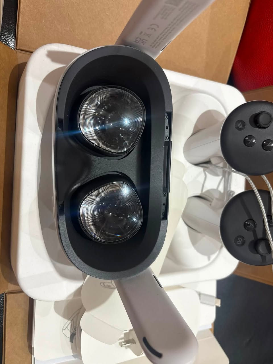 السلام عليكم meta quest 3s نسخة128g نظيفة جدا بحالة الجديد واستعمال قليل السعر 475 وبيها مجال التواصل خاص او على الرقم ***********
