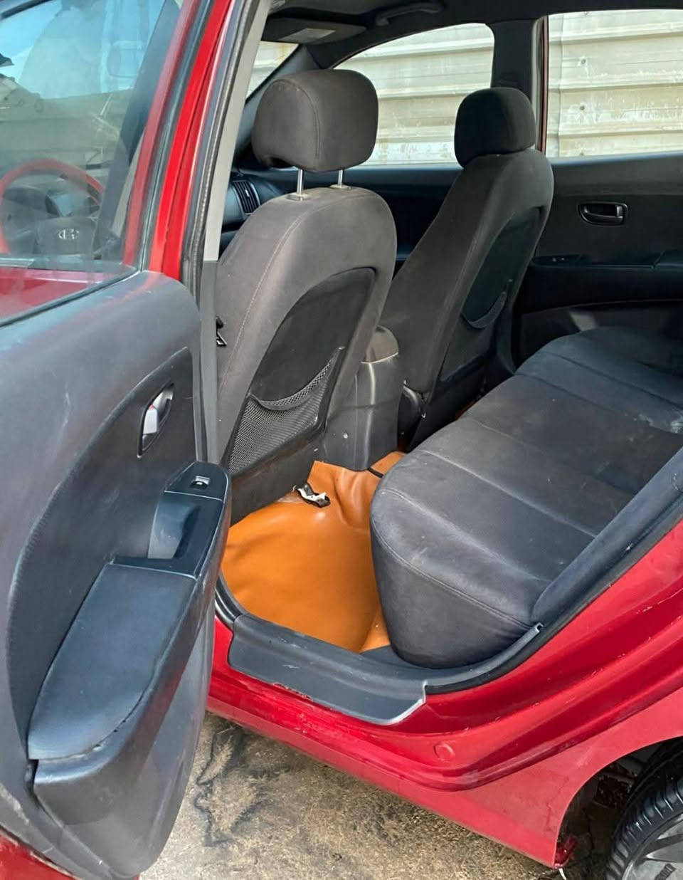 السلام عليكم النترة بغداد وارد أمريكي ٢٠٠٩ مصبوغة اثر جراد وبعض الطخات الخفيفة السيارة مكفولة لغود وشواصي بالكامل وصندوق السعر ٩٥ مجال قليل أجاوب على الرقم فقط ***********
