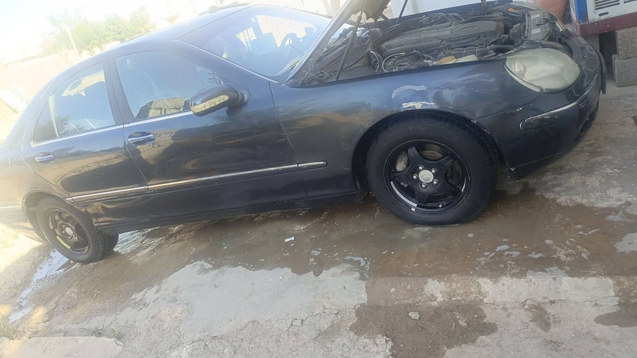 سلام عليكم احبتي.   مارسدس 2005
سياره دوات  دوات.  سياره فووول مواصفات 

1--- مكينه ام خراطيم  

2--- كير طك فلين 

3--- تخم تاير جديد 

4--- وياله 4 جدد 

5--- تتخم جوبلس جديد 

6--- تبريد شغال فقط لفان واكف 

7--- حداديه جديده لخلفيه 

10-- رقم وسنويه طبق الاصل شرط الحاسبه 

11-- سياره كفاله من الكص والعشائر 

سياره مال بيت مامتعوبه. ---- سعر 45 وبيه مجال قليل 

***********
