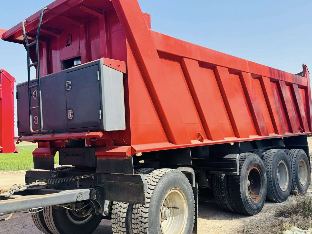 السلام عليكم 
للبيع مكينه 44كير كهربائي جي اف شيال مربوطه قاطره ومقطوره ‭0780 669 0886‬
