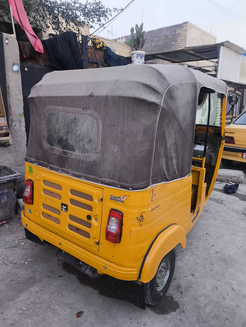 السلام عليكم
تكتك للبيع موديل 18 شهر 12 مكينه مكفولة فقط بوشه وبستم كشر مكفول لا تعمير لا صبغ لا معجون بيها طخات خفيفه موضحه بلصور كشرة ونصبه مال 20 رقم وسنويه نكليزي تحويل ثاني يوم السعر 5800 بيها مجال مكاني بغداد الشماعيه 
اتصال ***********
