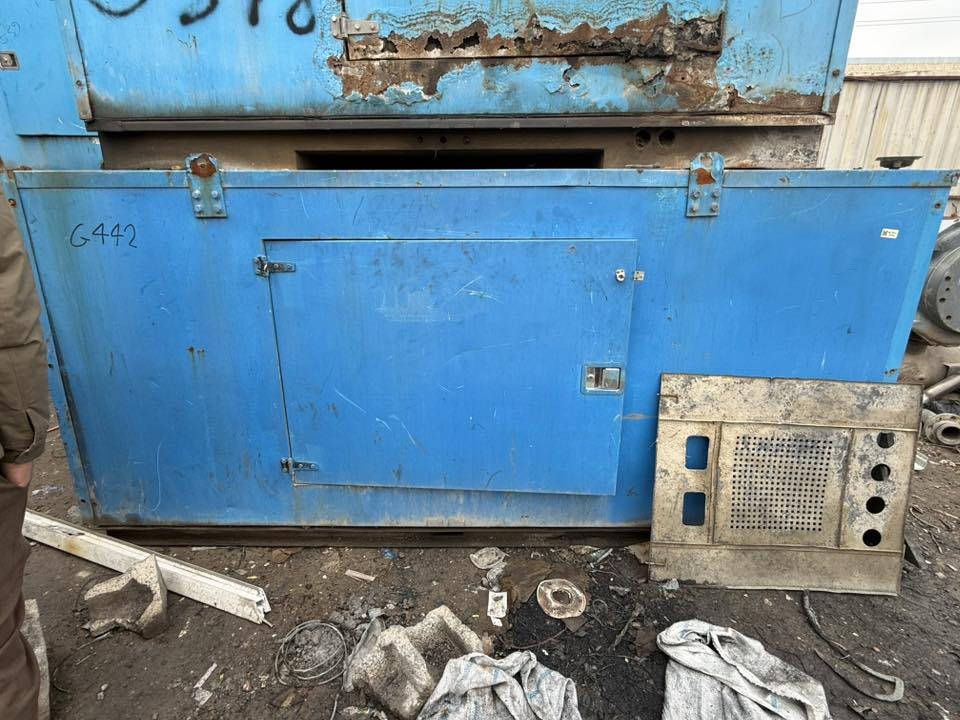 السلام عليكم
مولدات كمنز بيهة حجم 30 كي في  و 17  

رايدين القطعة على 15 ورقة وبيهة مجال 

رقم ***********
