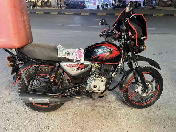 سلام عليكم بوكسر ٢٣ بدون اوراق اكفلك سرقه وعشاير السبب (صاحبه متوفي والدراجه بأسمه عنده اولاد ولازم قسام شرعي) الدراجه نشطه ومكفوله كير ومحرك وكهربائيات وكلشي بيها كامل بس مجرد اوراقها لحد يكسر بيها اني محتاج ودابيع اريد اخذ مرقم  هذا رقمي بي واتساب فقط ***********
