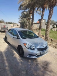 كيا فورتي ١٦ مكينه ٢٠٠٠ دوش تحويل مباشر حادث جاملغ خلفي بدون اي دواخل ...