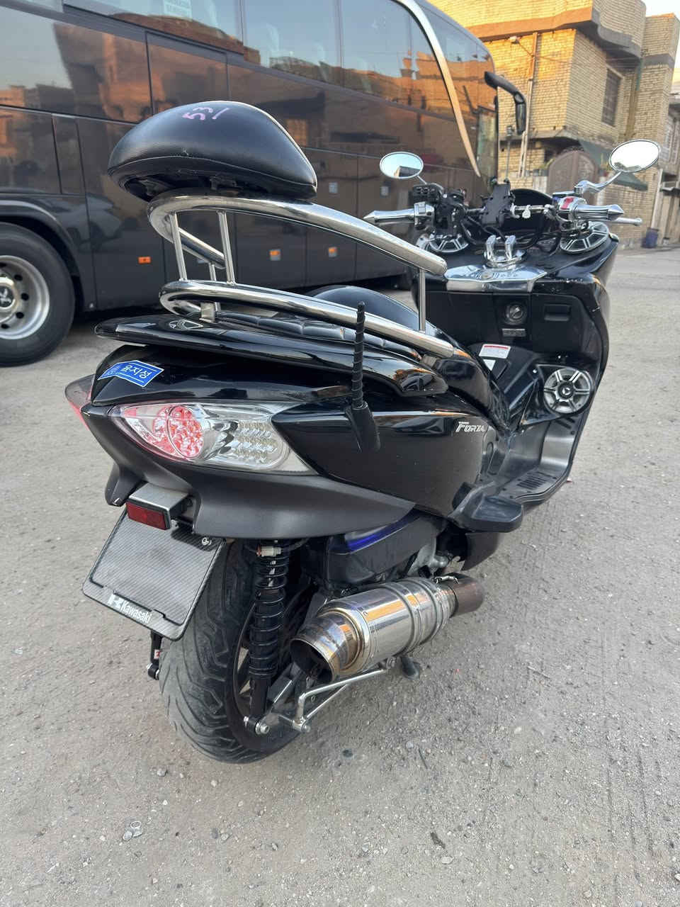 السلام عليكم 
فورزا 0/10 فول مواصفات S7 مسجل 4 سماعات 
7 كير ماشية 42
مكفولة كفالة عامة و التزويد و النظافة كدام عينكم 
العنوان بغداد مدينة الصدر قطاع 25 
***********  السعر 15 ورقة وبيها مجال للشراي
