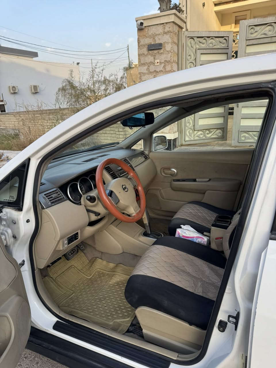 سلام عليكم
نيسان تيدا 2012 
بيها صبغ اقل الاحزام بس نكول احزام 
سياره مكفوله من كير من محرك من ضربه 
تخم تاير جديد صدر جديد دبلات جديده  سياره مال بيت 
محركها 1800 مرغوب 
سعرها 85 وبيها مجال 
للتواصل هاذا رقمي ***********
