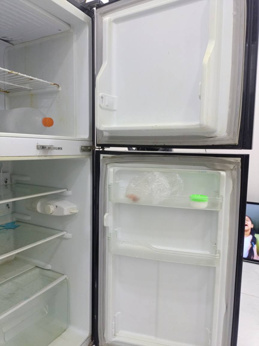 ثلاجه حجم 8قدم لون مميز بلازمه الوجه جام نظيفه تجميد تبريد خير من الله مع الضمان عنوان الجمعيات حجي حسن  السعر 125 الف عمارة, ميسان


**إذا كنت صاحب هذا الإعلان وتريد حذفه لأي سبب، رجاءا أرسل رسالة إلى الدعم الفني**