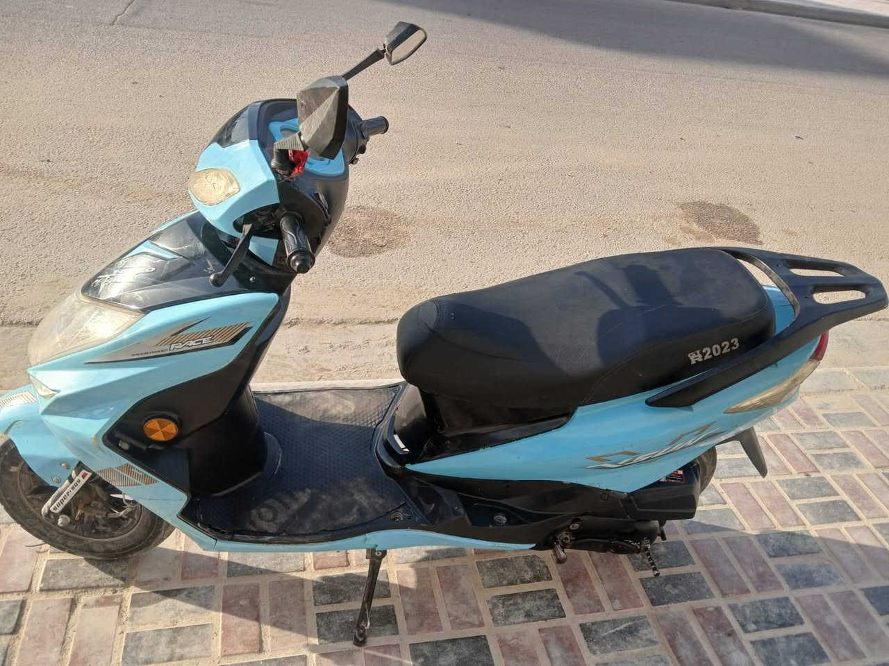 السلام عليكم دراجه سكنس صيني للبيع كامل اوراق محرك ما مفتوح إدراجه شلعه و معدل سعر 300 وبيها مجال للاستفسار ***********
