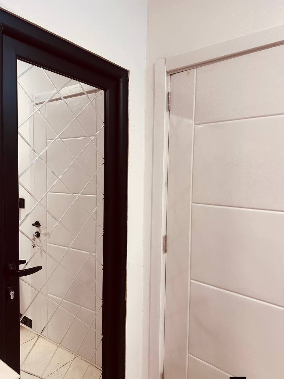 دار للبيع في مجمع قريه الغدير الاولى في محافظه النجف الأشرف مساحة 250 متر طابقين يحتوي على اربع غرف نوم + تكبير المطبخ مع ترتيبات مميزه الموقع على حديقه مقابل مجمع البدور موقع هادئ ومميز 
السعر 280
***********
***********
