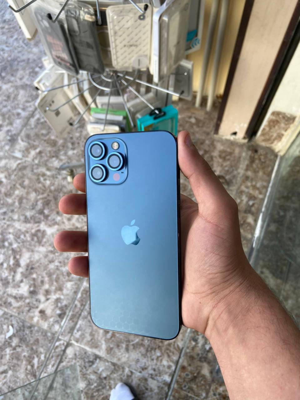 سلام عليكم ايفون 12 برو ماكس ذاكره 256 تك سيم مبدل شاشه اصليه  بطاريه 77 بلاد ***********

