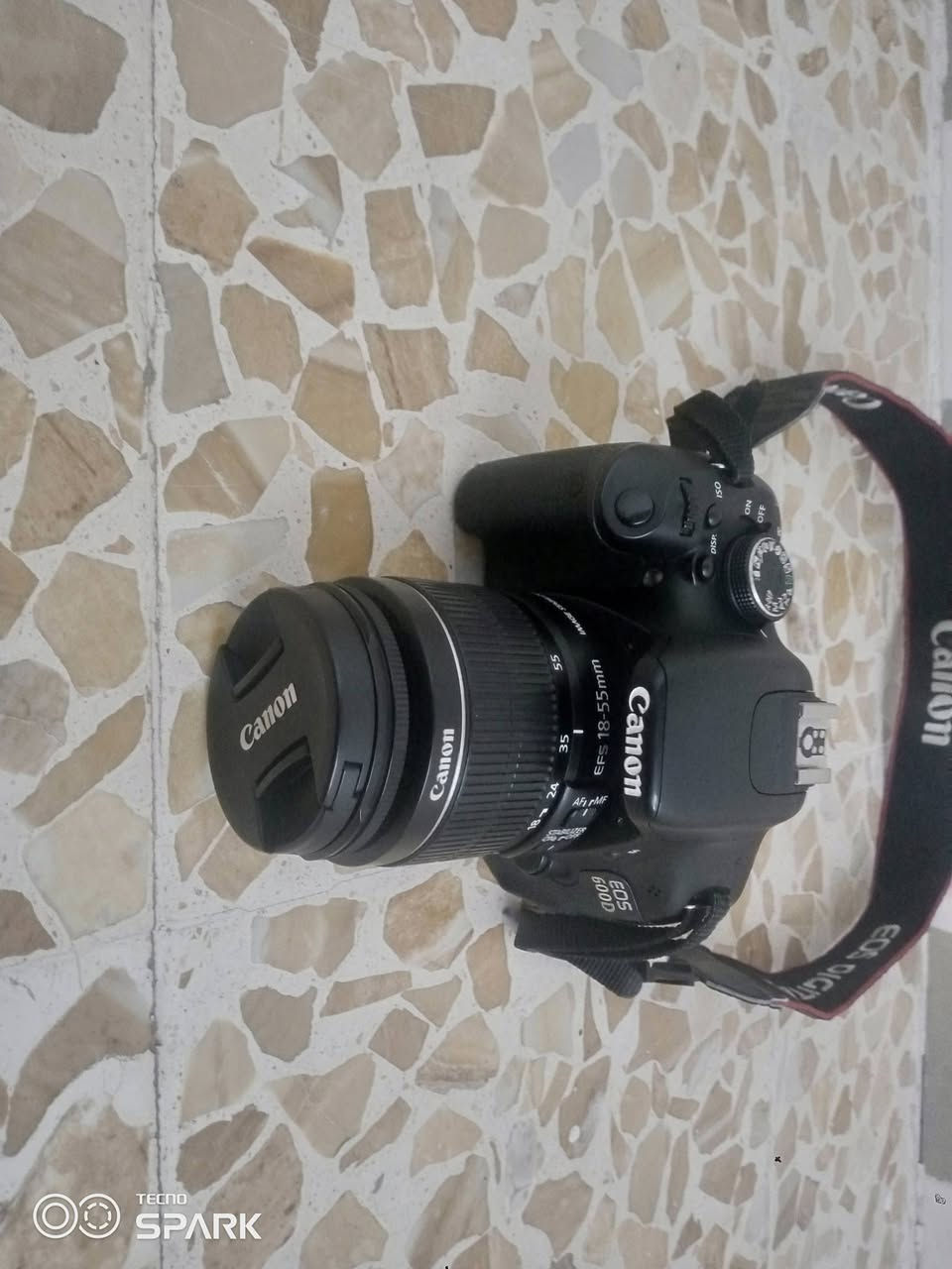 كانون 600D مع عدسه 18_55mm
كامره احترافيه وقويه بالتصوير
نظافة فول زيرو جدا عاليه استخدام شخصي 
عدسه زوم
كامل ملحقات
جنطه 
بطاريه اصليه
شاحنه 
حزام كتف 
غطاء عدسه
 
السعر 350   ألف 
مكاني الموصل 
رقم  ***********
