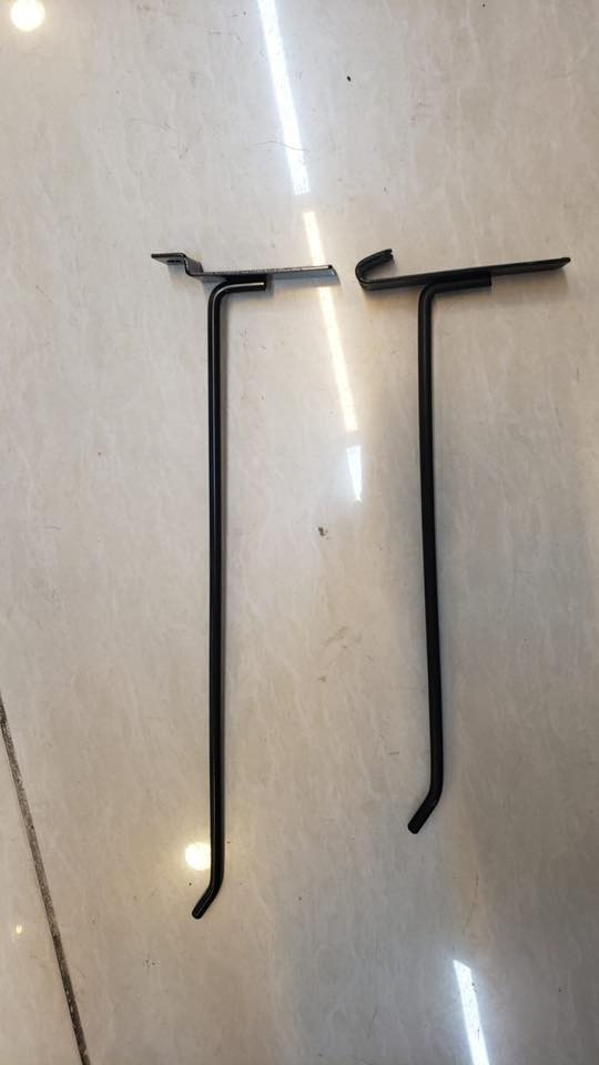 السلام عليكم . للبيع يوجد ستاندات وتعاليك رفوف وسلات مختلفه بحالةجيدة جدا كما موضح بالصور . *********** وتس اتصال ًوشكرا
