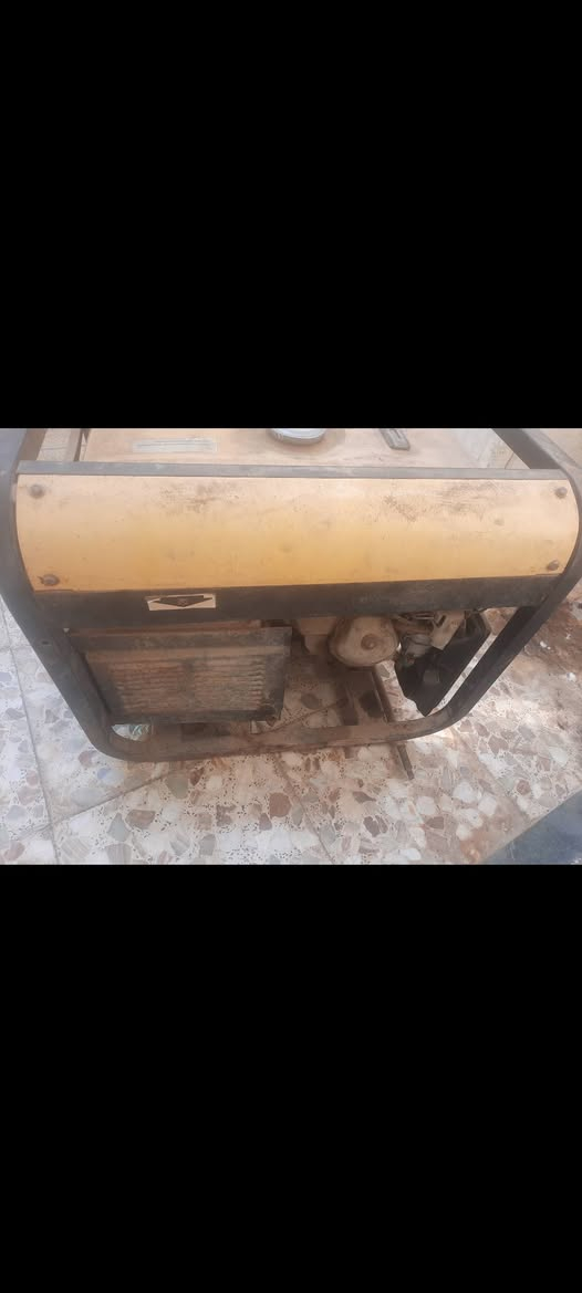 مولدة 5kv
20امبير 
نضيفه  سعر300وبيها مجال للشراي 
رقم***********

