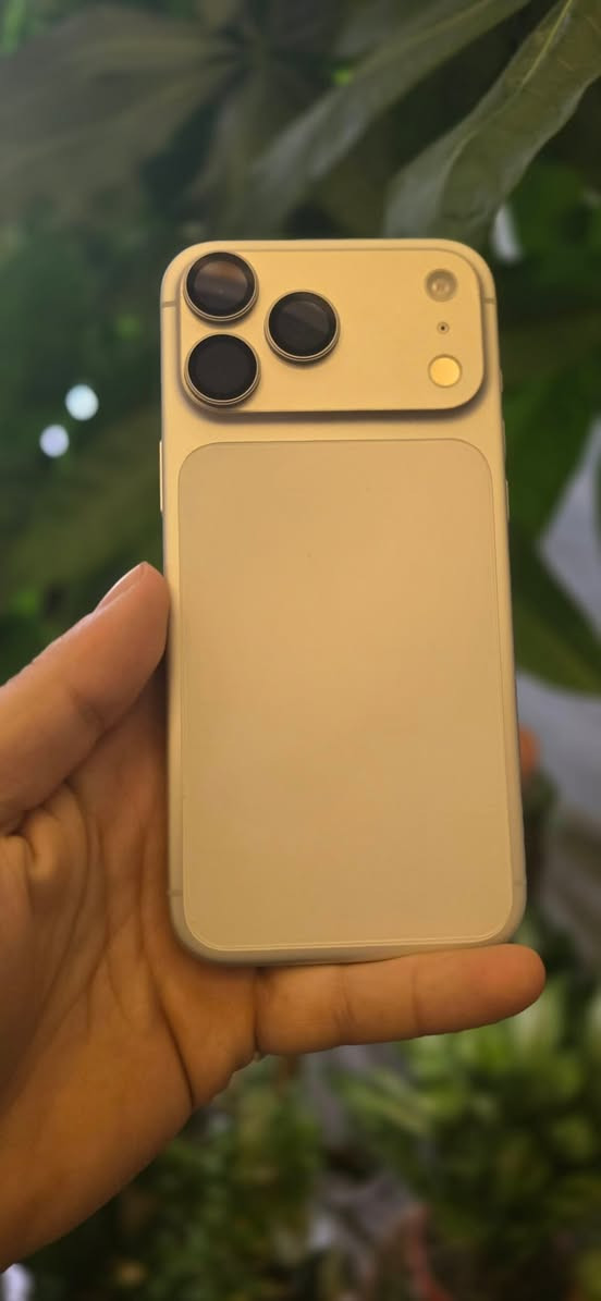 السلام عليكم ايفون 17 برو ماكس ايسم 
🔋 99
بي فقط هذا الشخط موضح بالصوره خفيف ممبين وممأثر ع جهاز
البطاريه اليوم صارت 99 جانت من 100 
شاحنه اصلي كيبل الجهاز الاصلي 
مكاني بغداد البياع مدخل حي المواصلات 
رقم الهاتف *********** واتساب
