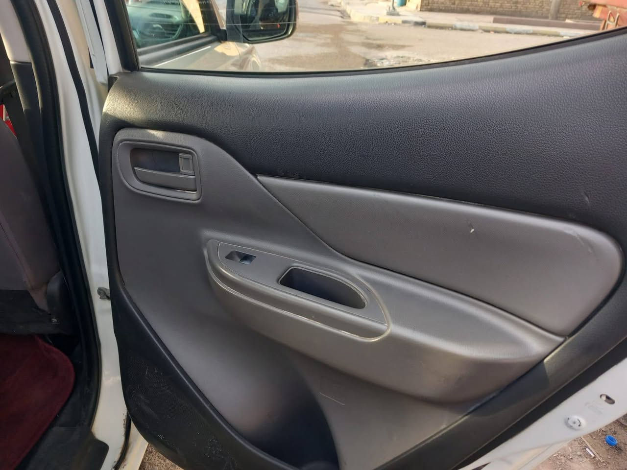 السلام عليكم بيكم ميتسوبيشي موديل 2017 بنزين اسمي رقم مثنى سنويه جديده رقم جديد هزه جديده للسنه 30 سياره كفاله عامه باسمي مكان كوت واسط ***********
