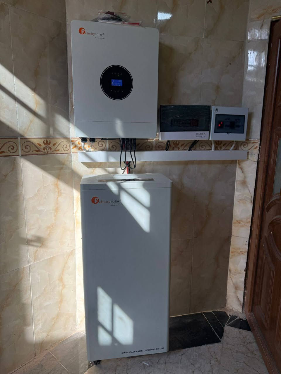 عملنا لهذا اليوم 6/1/2026
تم تجهيز وتنصيب منظومة طاقة شمسية لبيت الاخ بكر في قضاء بيجي الحي العصري.
مكونات المنظومة 
الواح عدد 10 لونجي 645 واط المقاوم للظل الجزئي
انفيرتر 8 كيلو واط من فيليستي 
البطارية 15 كيلو واط كرد A 
مع كافة الملحقات والاسلاك والحماية 
عنواننا//
صلاح الدين تكريت القادسية الشارع العام 
الانبار الرمادي شارع 60
للاستفسار//
***********
***********
