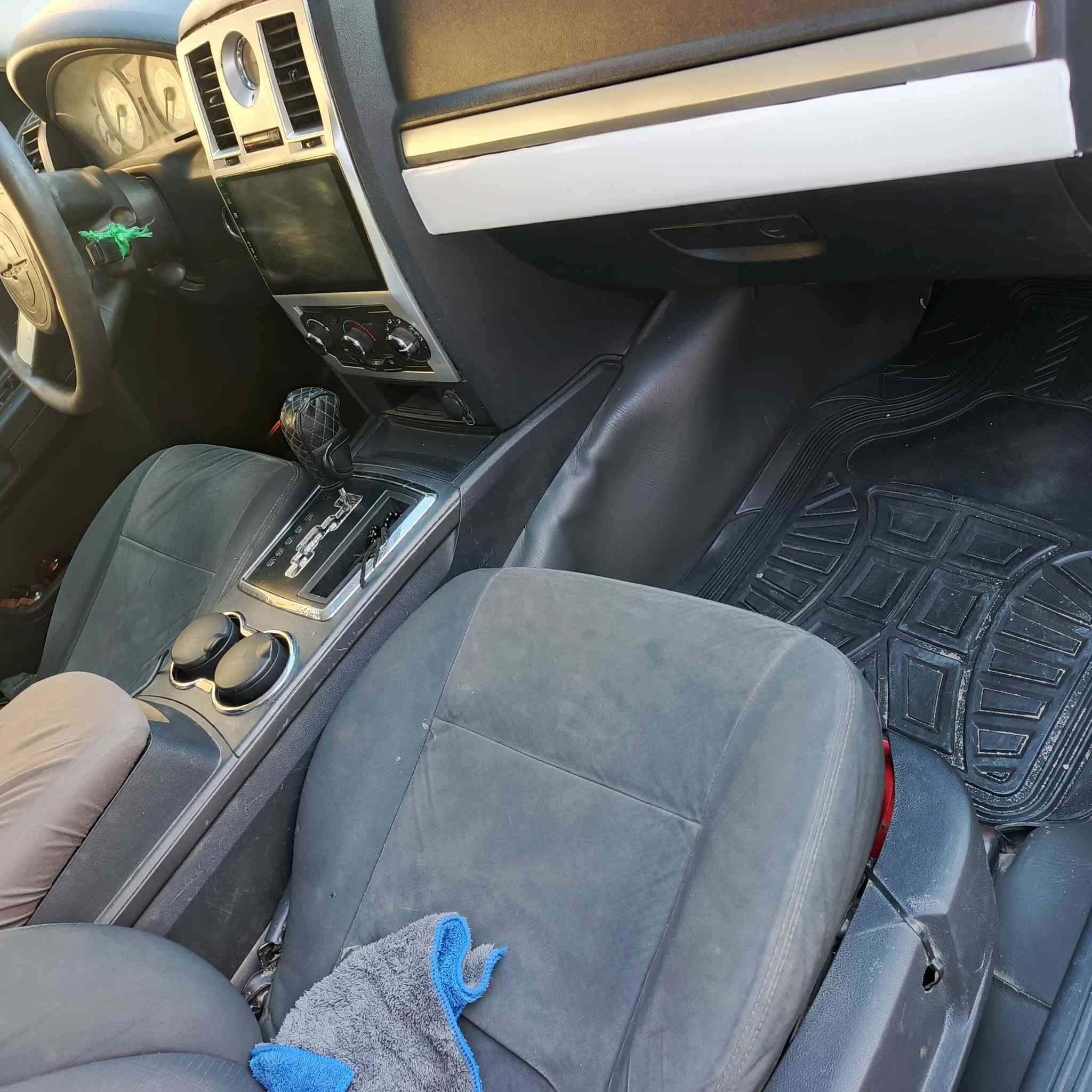 السلام عليكم سياره اوباما للبيع موديل 2008نظيفه جدن إستعمال شخصي مال بيت بسمي رقم دولي سياره خير من الله مانقصه شي السعر 110متوجد على الفيس اتصال على الرقم ‏‪***********‬‏ مكان للسياره العماره
