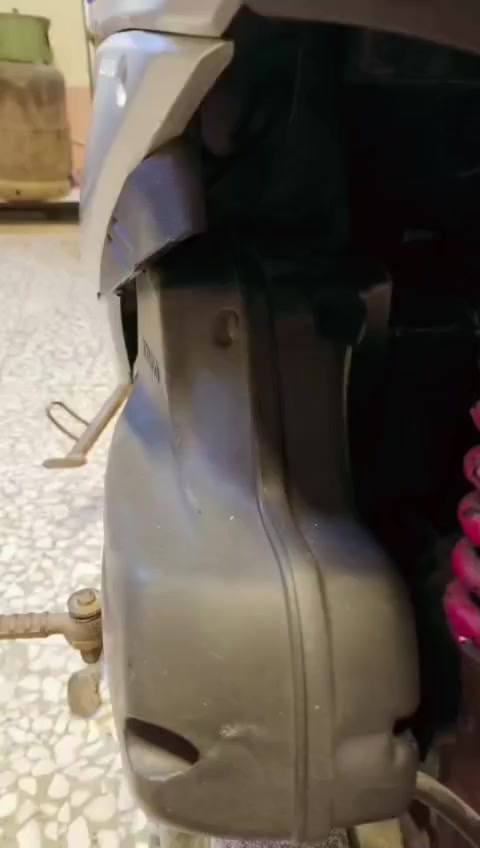 السلام عليكم دراجه للبيع كامكو جي فور الدراجه حاويه برغي ما ناقصها الدراجه فول احله من الصوره  الي ياخذه يكلي رحمه على والديك المكينه ما مفتوحة الدراجه علا وضع الشركه رقم الهاتف *********** مراسه متواجد او عله الفيس متواجد
