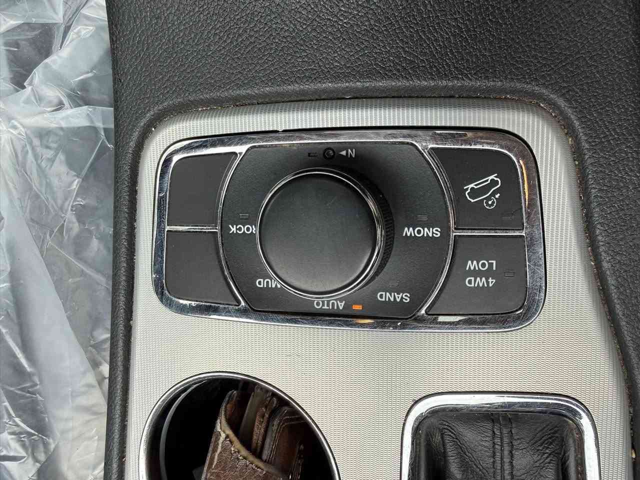 جيب موديل 18 أمريكي كلين تايتل فول الفول رقم اربيل ماشية. 93 ميل مواصفات بانورما بصمة جنطة كهربا كشنات كهربا وتبريد شاشة كامرة محرك ٦ سلندر مكفولة كفاله عامه من دعميه للدعامية   سعر  233
  ***********/////. ***********
 مكاني بغداد المنصور
