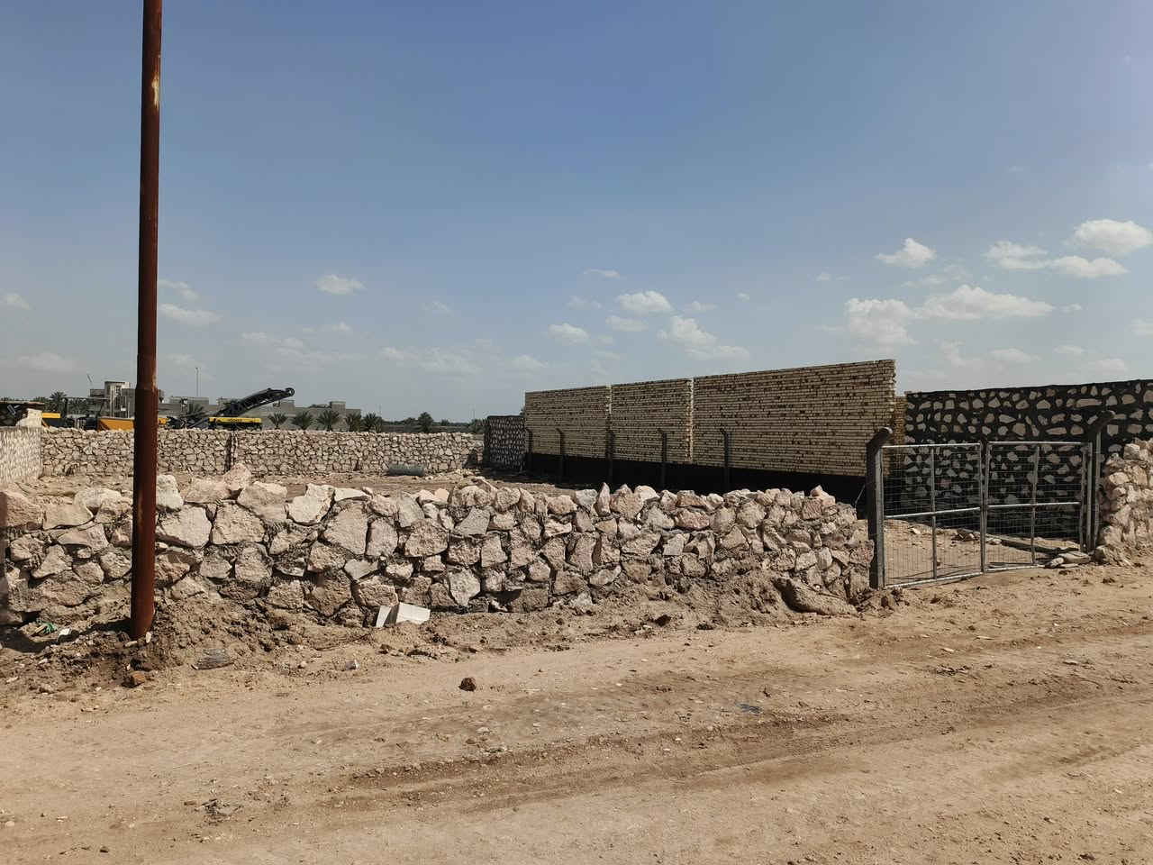 عش الراحة والرفاهية واحصل على بيت العُمر
البيت للبيع مساحة. 1700 متر مربع
يحتوي الدار علي  غرفتين ٤×٥+ مطبخ ٤×٤+ حمام+ مضيف٤×٦
الموقع حله منطقة ابراهيم الخليل عليه السلام 
جنس البيت طابو زراعي سند 25 تحويل ثاني يوم
متواجد كافة الخدمات بي من ناحية 
الماء وكهرباء ومولده خطين
لاستفسار اكثر الاتصال علي الارقام التاليه
***********
‏‪ملاحظه السعر تفضل خاص
